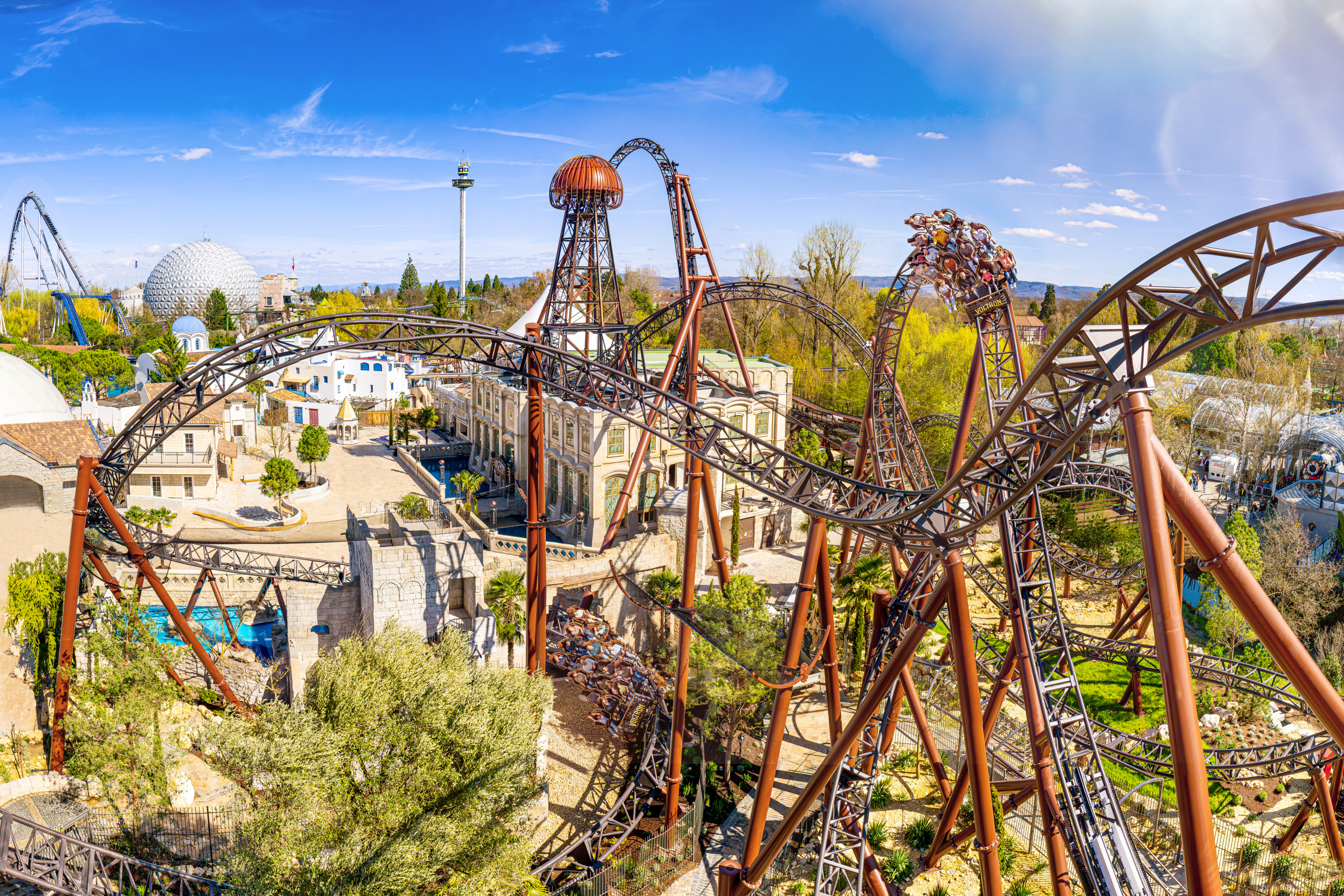 Achterbahn-Weltneuheit im Europa-Park: „Voltron Nevera powered by Rimac“ und Themenbereich Kroatien eröffnen Feierlich wurde der neue Multi Launch Coaster eingeweiht, Besucher können die Neuheit ab 26. April erleben. Feierlich wurde der neue Multi Launch Coaster eingeweiht