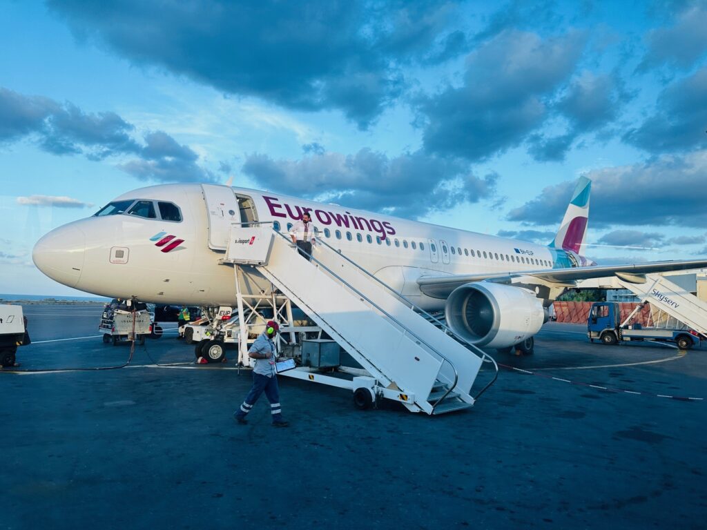 Flugzeug von Eurowings auf dem Flughafen von Heraklion