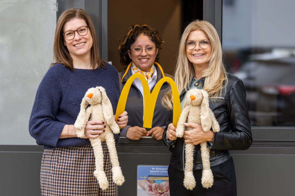 Managing Director bei McDonald’s Österreich Ellen Staudenmayer und Kinderhilfe-Vorstand Karin Schmidt