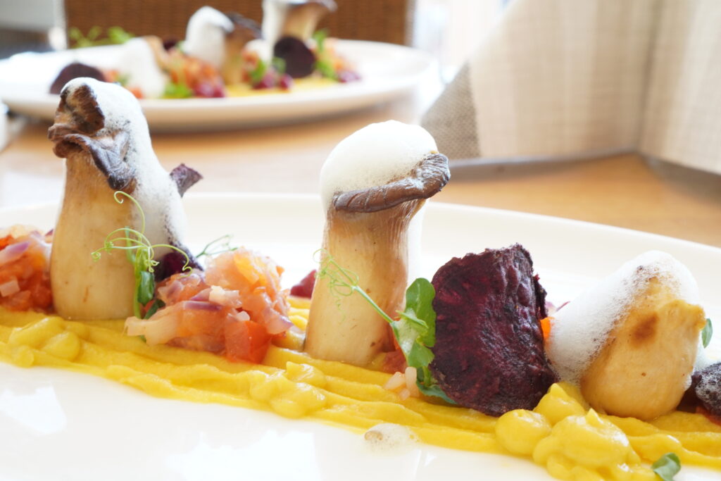 Kräuterseiltinge auf gelben Kartoffeln
