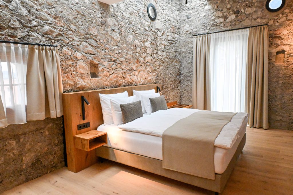 Einst Stadthaus der bayerischen Herzöge, heute Boutiquehotel: Das Hotel Traube in Rattenberg (Foto:  Alpbachtal Tourismus, Gabriele Grießenböck)